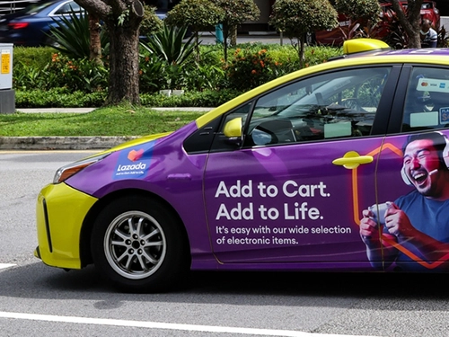 Trafikte her gün binlerce kişi aracınızı görüyor; bu alanı kiraya vererek hem pasif gelir elde edebilir hem de zamanınızı verimli kullanabilirsiniz.